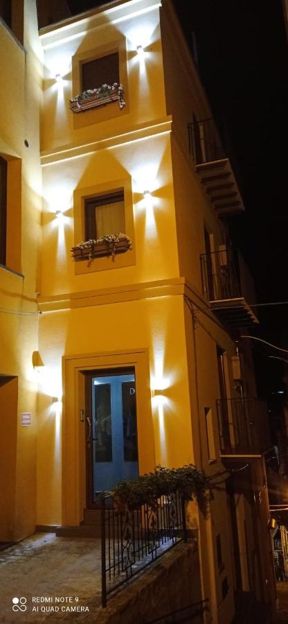 Donjon Suite Centro Storico กัสเตลบูโอโน ภายนอก รูปภาพ