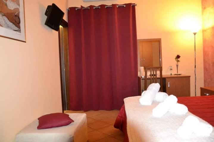 Donjon Suite Centro Storico กัสเตลบูโอโน ห้อง รูปภาพ
