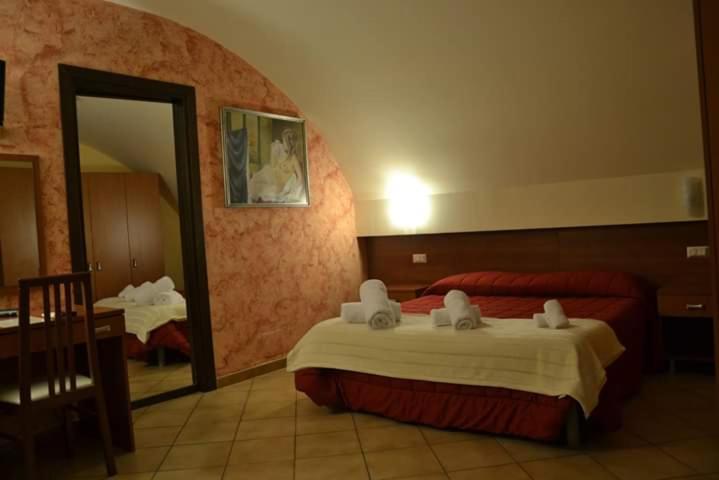 Donjon Suite Centro Storico กัสเตลบูโอโน ห้อง รูปภาพ