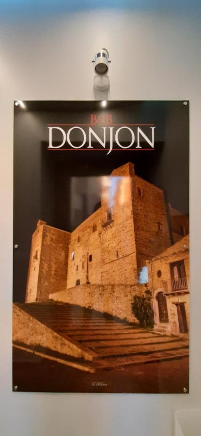 Donjon Suite Centro Storico กัสเตลบูโอโน ภายนอก รูปภาพ