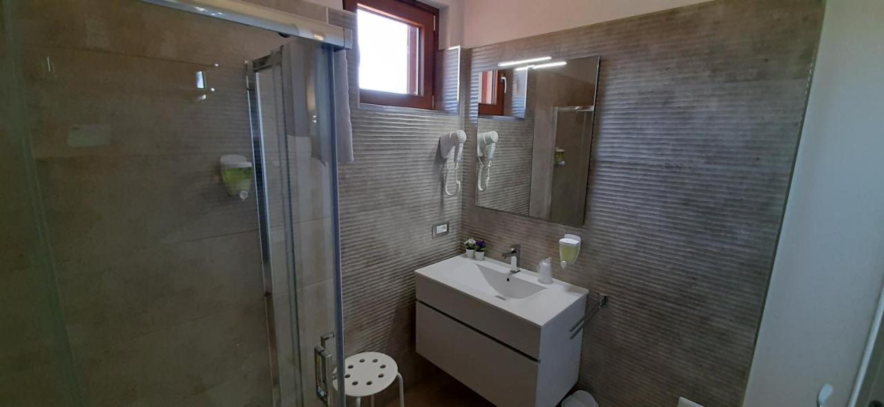 Donjon Suite Centro Storico กัสเตลบูโอโน ภายนอก รูปภาพ