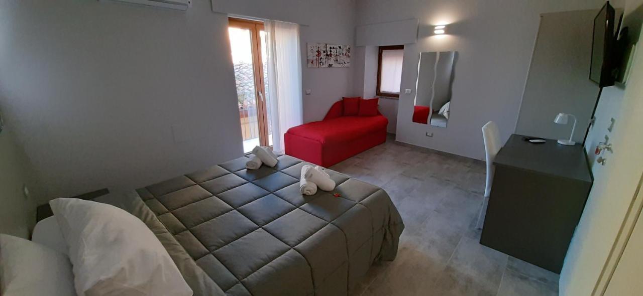 Donjon Suite Centro Storico กัสเตลบูโอโน ภายนอก รูปภาพ