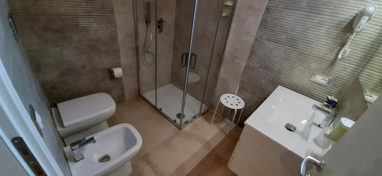 Donjon Suite Centro Storico กัสเตลบูโอโน ภายนอก รูปภาพ