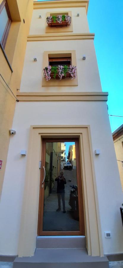 Donjon Suite Centro Storico กัสเตลบูโอโน ภายนอก รูปภาพ
