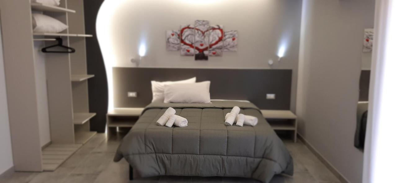 Donjon Suite Centro Storico กัสเตลบูโอโน ภายนอก รูปภาพ