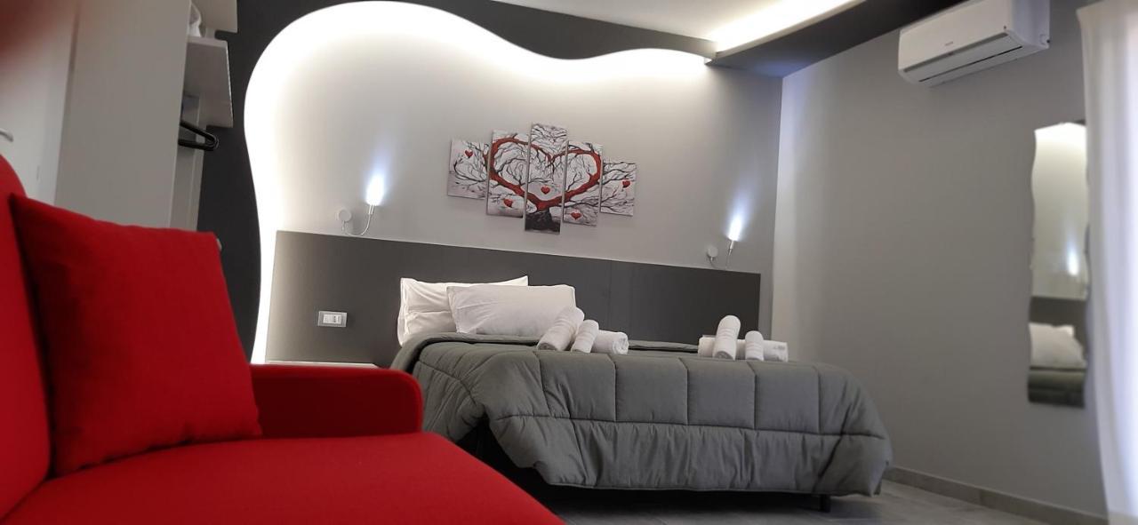 Donjon Suite Centro Storico กัสเตลบูโอโน ภายนอก รูปภาพ