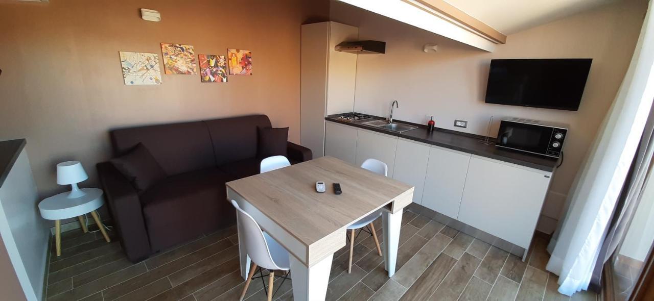 Donjon Suite Centro Storico กัสเตลบูโอโน ภายนอก รูปภาพ
